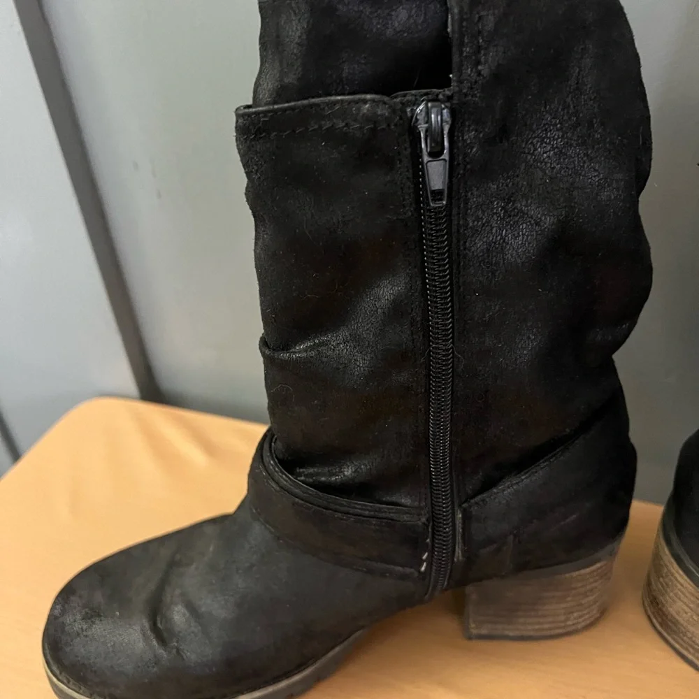 Black Women's Boots - Picture 6 of 7